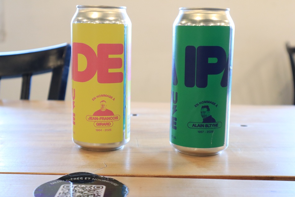 Les bières en l'honneur de Jean-François Girard et Alain Slythe produites par la microbrasserie Nano Cinco. (Crédit photo: Louis-Alexandre Parent)
