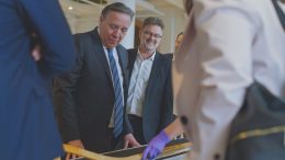 François Legault a visité le bâtiment du nouveau Musée de l'histoire du Québec la semaine dernière. (Photo : Christian Gomez)