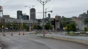 Il ne restait pas grand-chose de la passerelle qui menait au parc-Victoria, lors de notre passage, tôt ce matin. 
