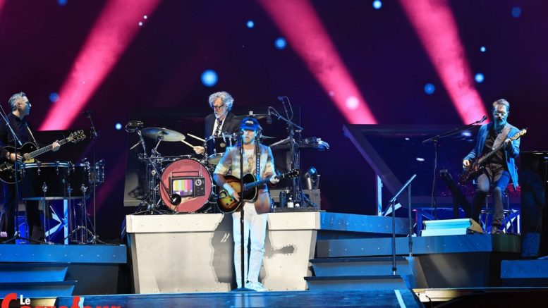 Le groupe The Lumineers était en prestation au deuxième soir du Festival d'été de Québec vendredi soir. (Crédit photo: Philippe Moussette)