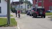 Des enfants à vélo sur l'avenue des Sablonnières à Beauport. (crédit photo: Sécurisons l'Avenue des Sablonnières)