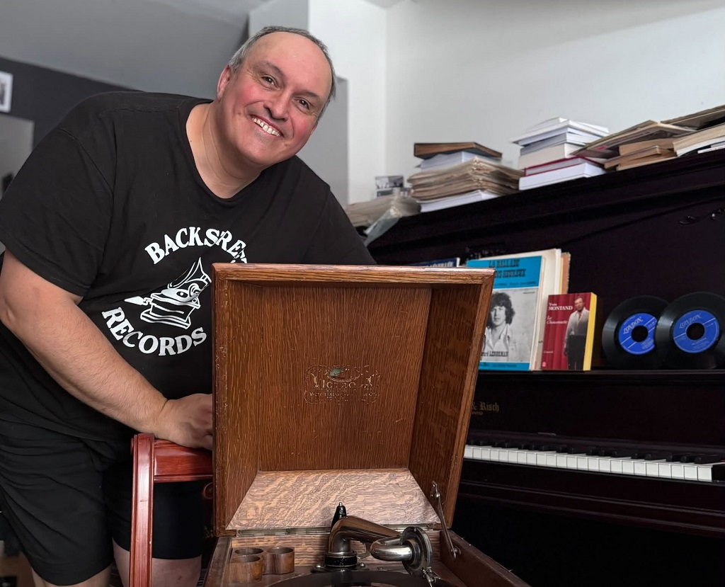 Steeve Normandin ouvre aujourd'hui la Café paroles et musique. (Photo : Courtoisie)
