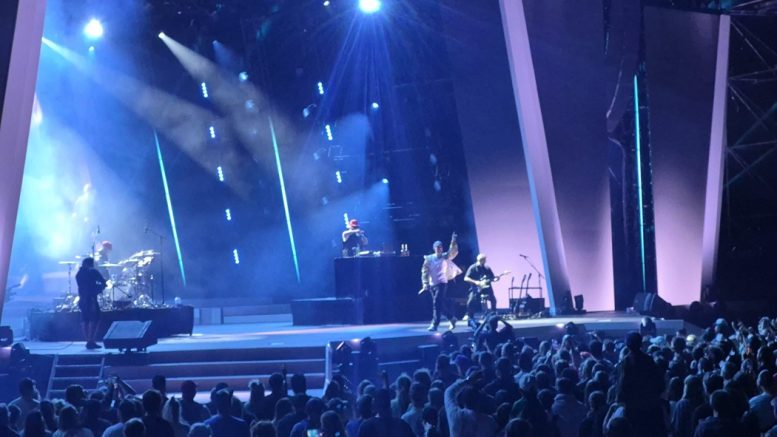 Loud était en prestation samedi soir à l'Agora du Vieux-Port de Québec à l'occasion de la SuperFrancoFête. (Photo: Louis-Alexandre Parent)