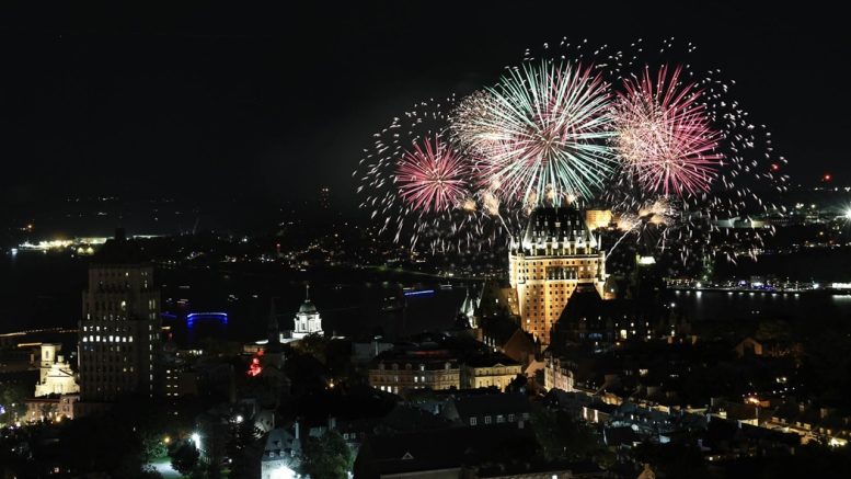 Les Grands Feux Loto-Québec ont débuté ce mardi 4 août sous le thème du rock'n'roll. (Photo: Philippe Moussette)