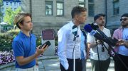 Le maire de Québec, Bruno Marchand, était en point de presse mardi matin pour répondre aux questions des journalistes. (Photo: Louis-Alexandre Parent)