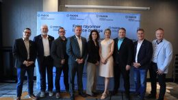 Les candidats des différentes formations politiques ont assisté à une simulation de la réalité de la vie d'un ainé. (Photo: Louis-Alexandre Parent)