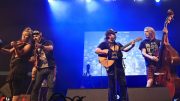 Québec Redneck Bluegrass Project était en spectacle samedi soir au Centre Vidéotron. (Photo: Philippe Moussette)