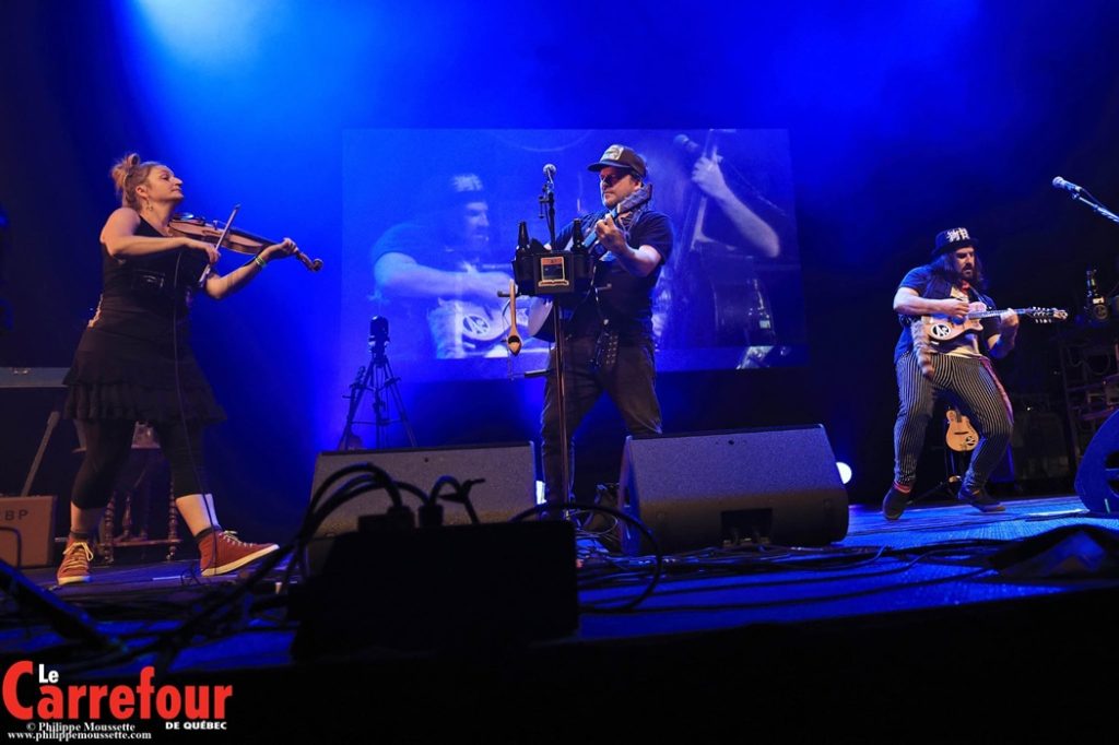 Québec Redneck Bluegrass Project était en spectacle samedi soir au Centre Vidéotron. (Photo: Philippe Moussette)